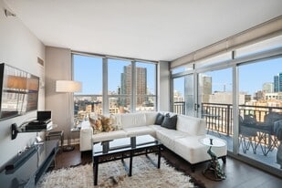 Building Photo - 600 N Dearborn St