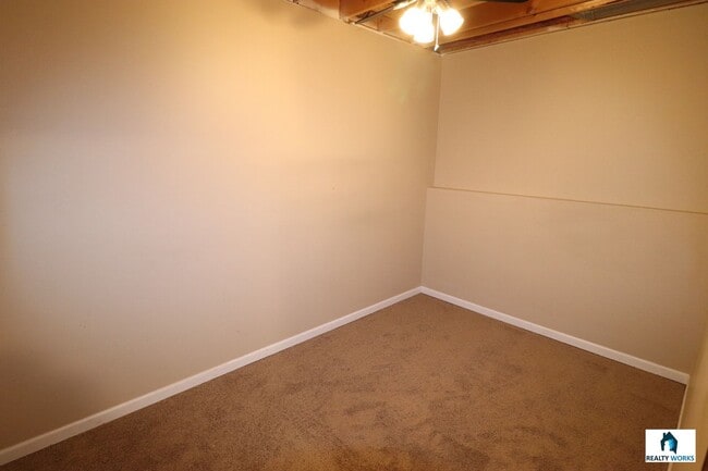 Building Photo - Beautiful 3 Bedroom Townhome