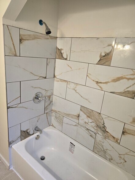 Bathroom - 15503 Ward St