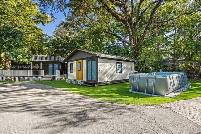 Building Photo - 5511 Woodland Ln