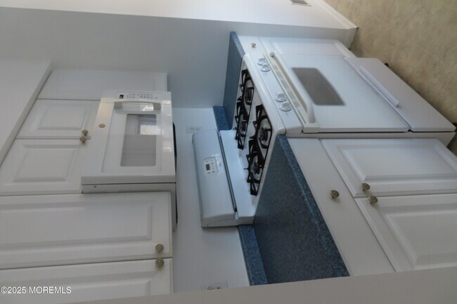 Building Photo - 1008 Burntwood Trail