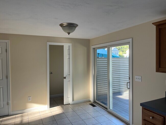 1/2 bath - 6 Alvin St