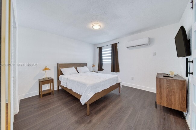 Building Photo - 2741 SW 67th Ave