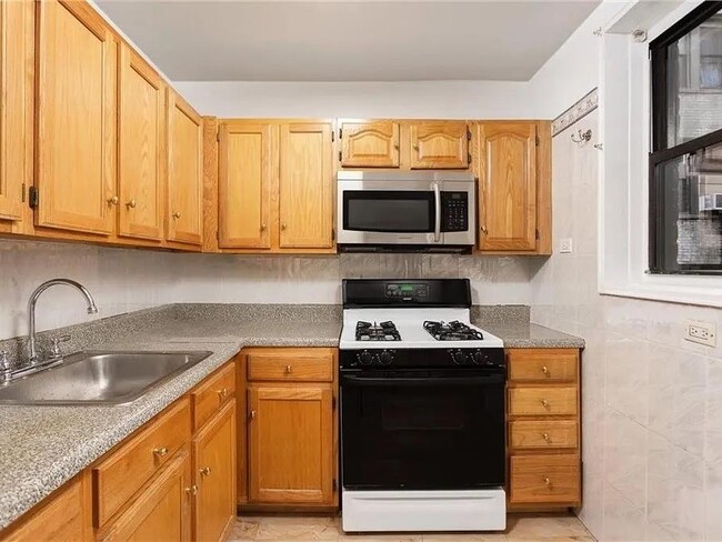 Building Photo - 488 Ocean Pkwy