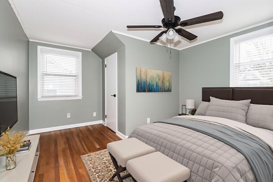 Building Photo - 23 Gates Ave