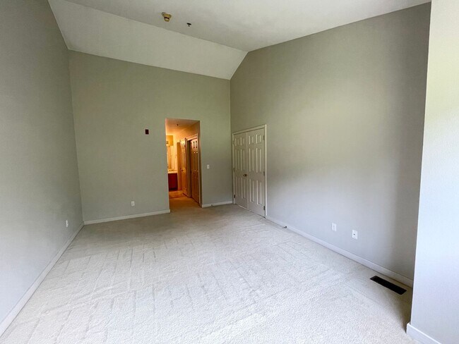 Building Photo - Kenmore Townhouse at Canterbury