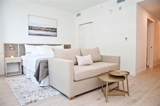 Building Photo - 225 N Miami Ave