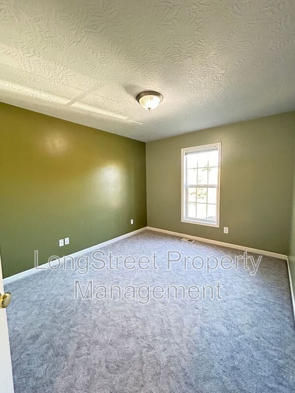 Building Photo - 852 Marilyn Dr