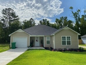 Building Photo - Beautiful Home in the City
