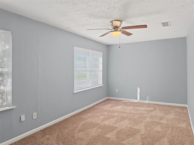 Building Photo - 5427 Willow Glen Dr