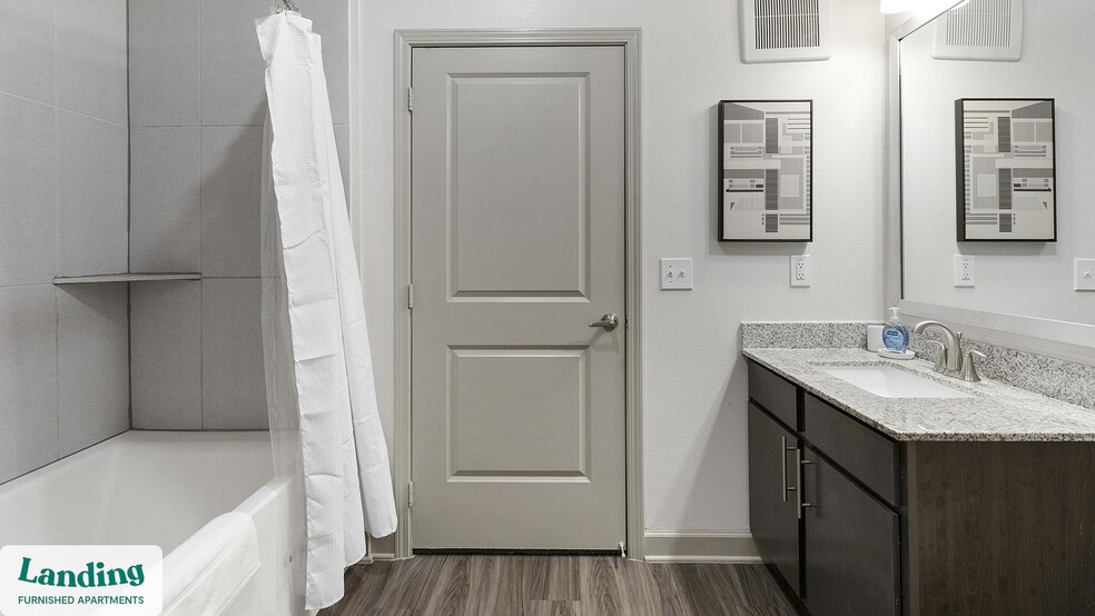 Building Photo - 2800 NE Green Oaks Blvd