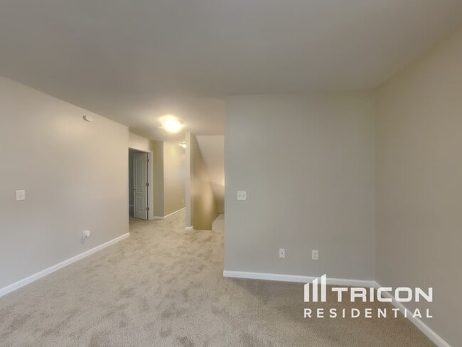 Building Photo - 5371 Lakerock Dr SW