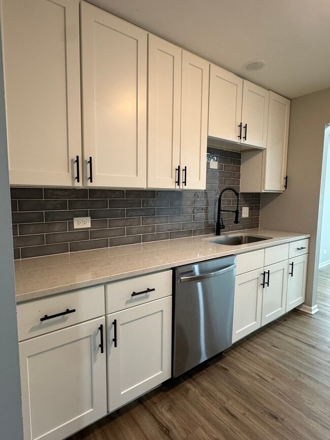 Building Photo - 17206 Elm Dr