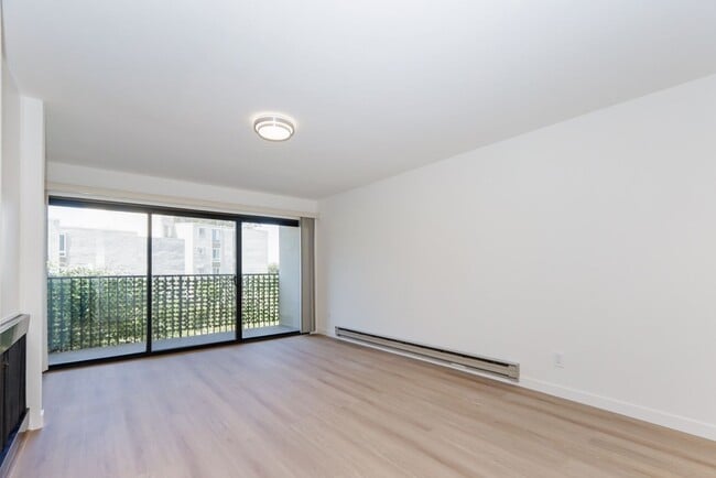 Building Photo - 380 Vallejo Dr