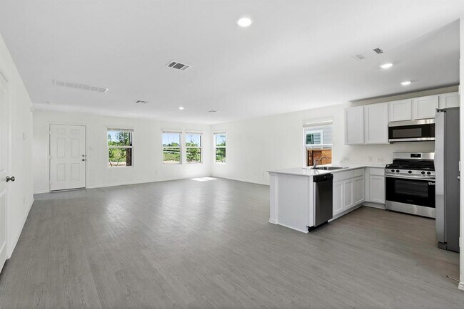 Building Photo - 331 Bugbee
