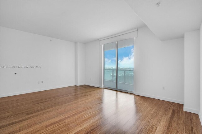 Building Photo - 1800 N Bayshore Dr