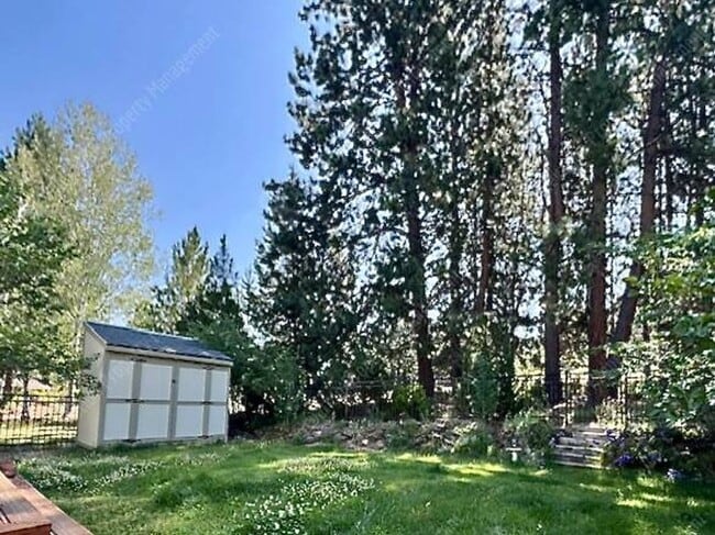 Building Photo - Beautifully updated 3 BR on west side of Bend