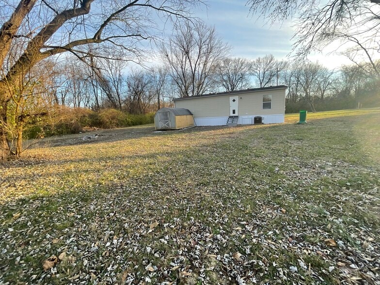 Building Photo - 1350 Pami St