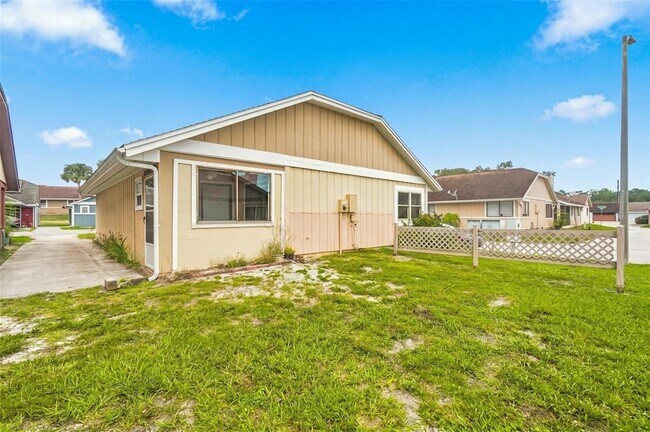 Building Photo - 754 Summerland Dr