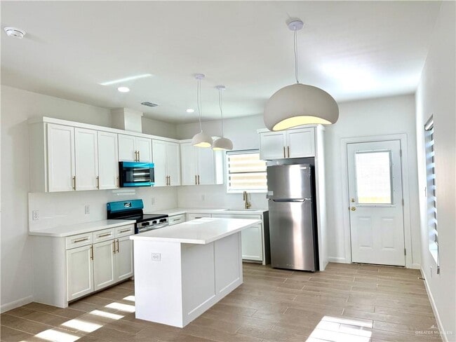 Building Photo - 2705 Brookside Bend St