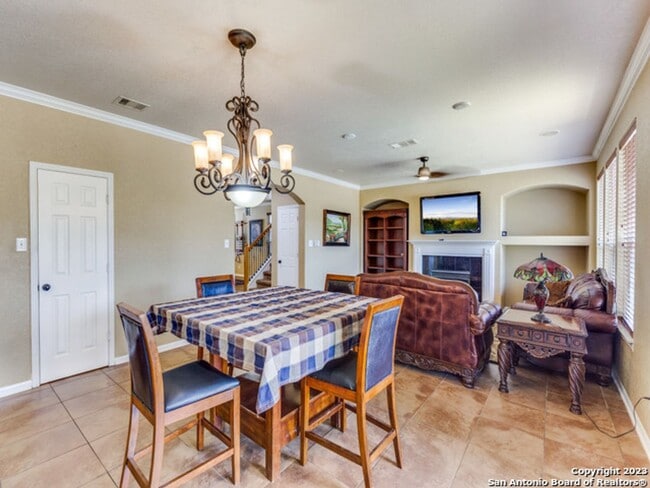 Building Photo - 4bed 2.5 bath