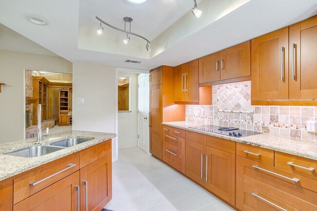 Building Photo - Great Move In Ready 3 Bedroom, 2 Bath Home Located in Northridge- Irving ISD- 75038