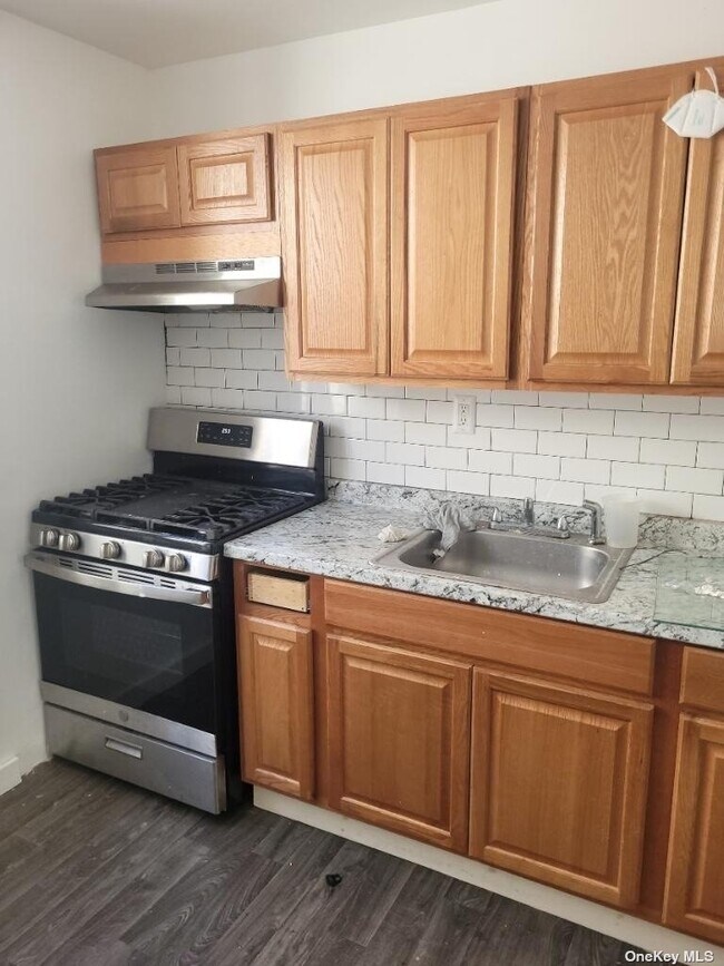 Building Photo - 1000 Carroll St