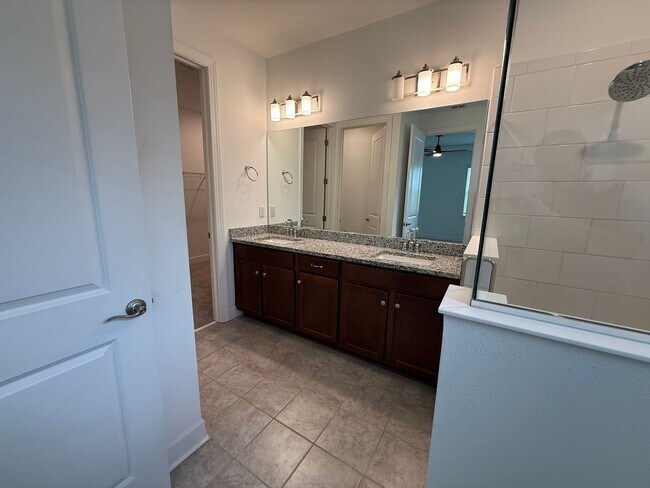 Building Photo - 5 Bedroom 4 Bath W/Office & 3-Car Garage (...