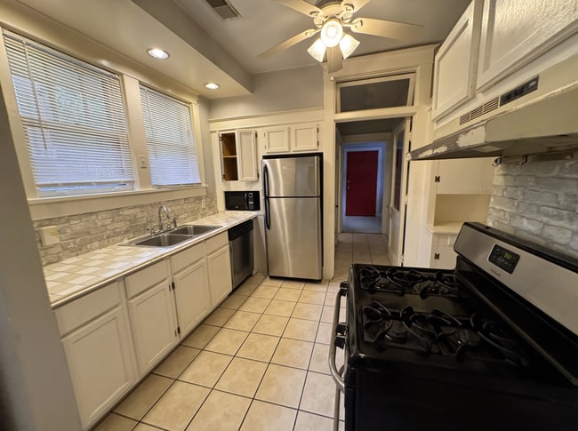 Building Photo - Charming Home in the Heart of Memphis