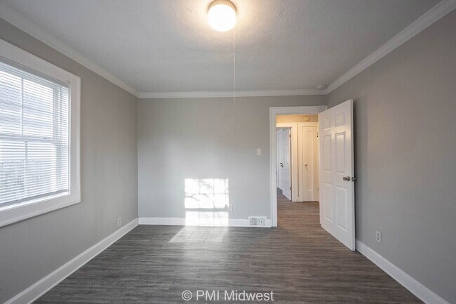 Building Photo - "Charming 3-Bedroom Haven with Spacious Living in Indianapolis – 2,190 Sq Ft of Comfort!"