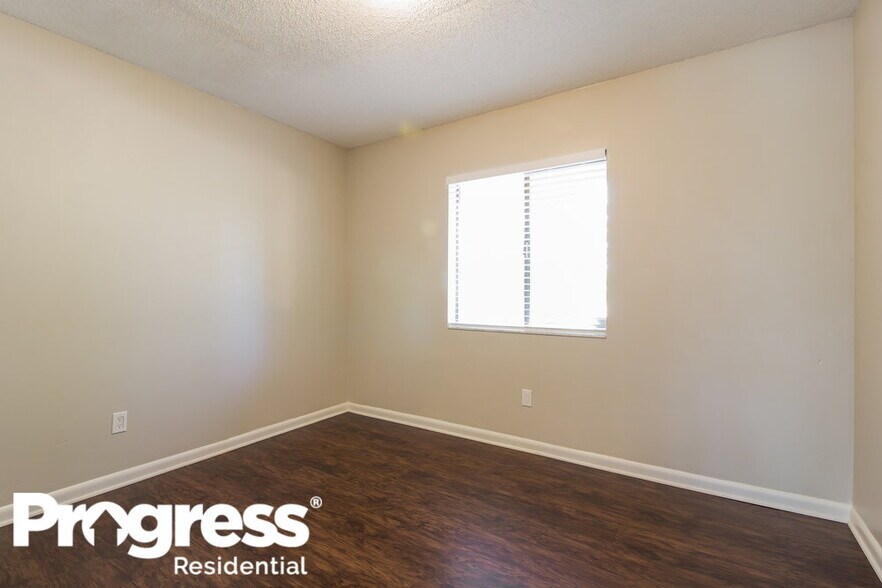 Building Photo - 431 Surrey Run