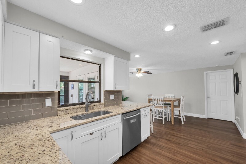 Building Photo - 502 Timber Bay Cir E