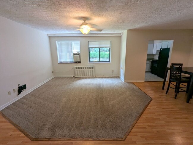 Building Photo - 2 Bedroom 2 Bathroom Condo Apartment (Squirrel Hill North) - AVAILABLE JUNE