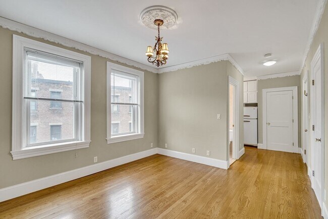 Building Photo - 131 Park Dr