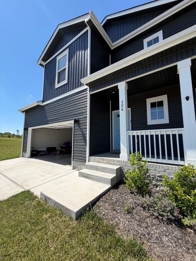 Building Photo - Exceptionally maintained, 3 bedroom home!