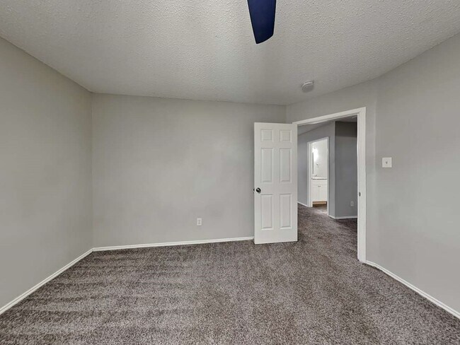 Building Photo - 1013 Manassas Dr