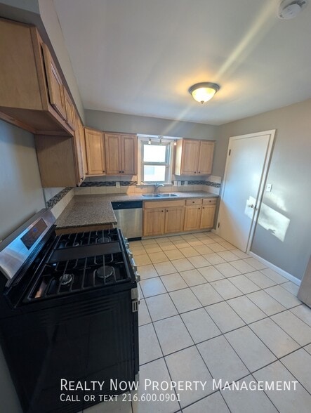 Building Photo - 14804 Rockside Rd