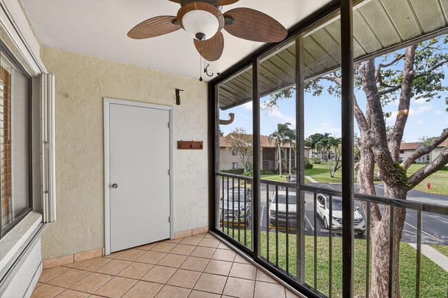 Building Photo - 511 Shady Pine Way