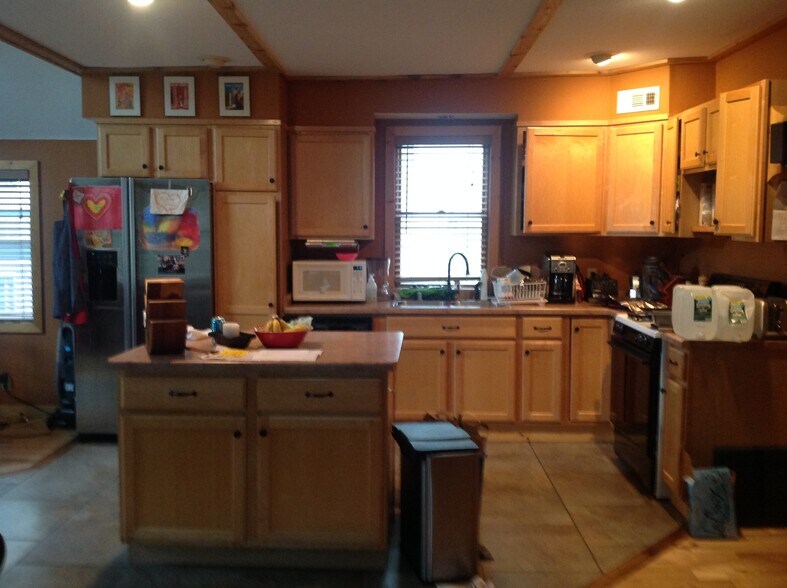 Building Photo - 1920 N Water St