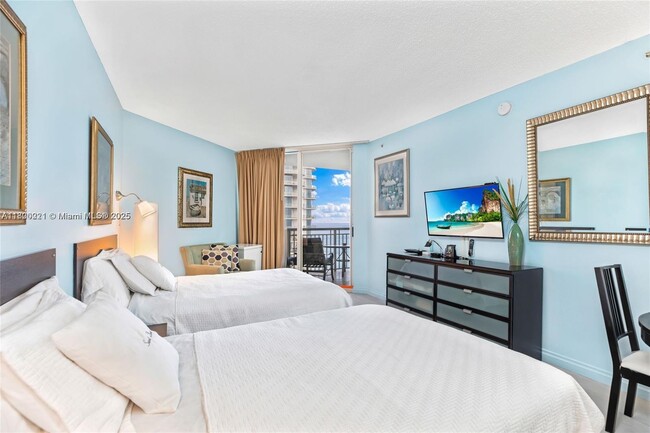 Building Photo - 17375 Collins Ave
