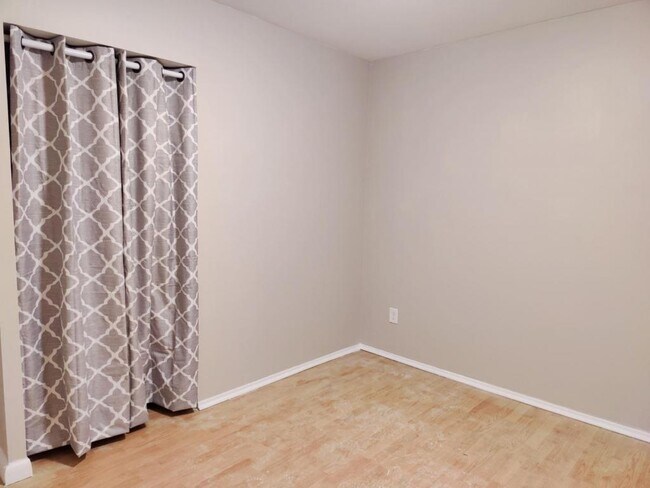 Building Photo - 6195 Highview