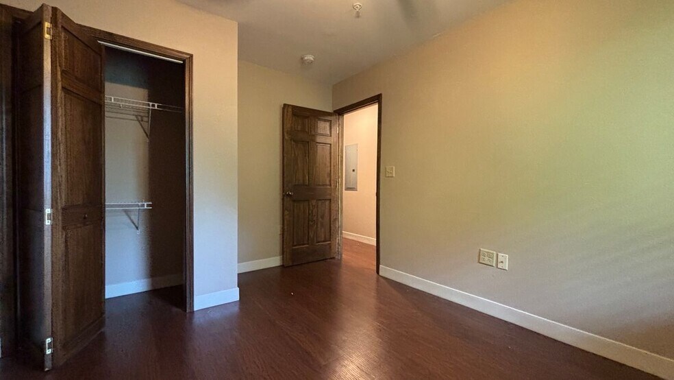 Building Photo - 128 Village Dr