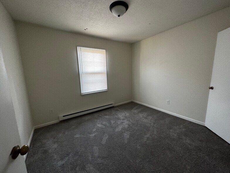 Building Photo - 112 Robbins Ave