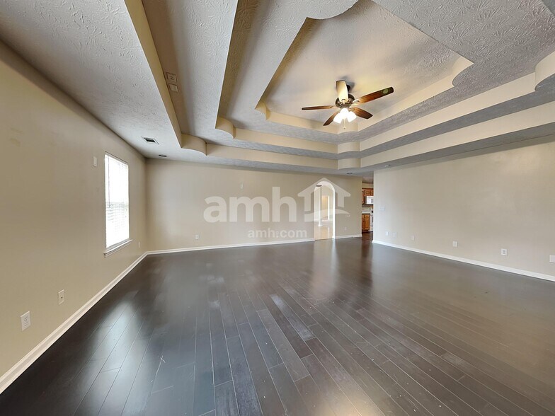 Building Photo - 2122 Creek Trail Dr