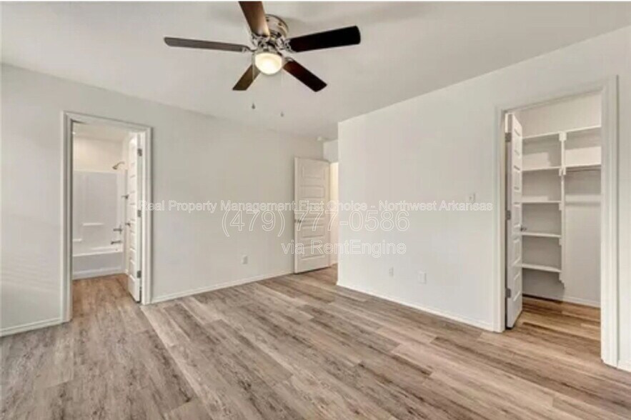 Building Photo - 733 S Benchmark Ln