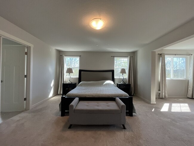 Building Photo - Spacious 5BR Home Near Mountainside High School with Loft, Balcony & Large Kitchen