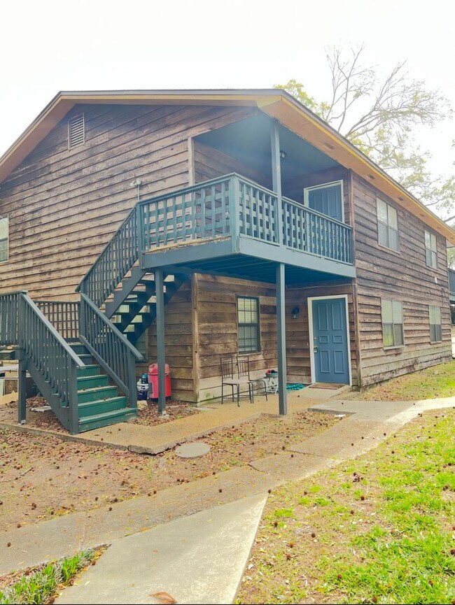 Building Photo - 1230 Alachua Ave