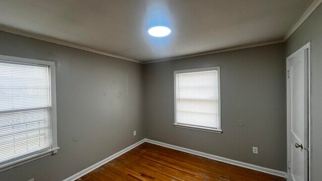 Building Photo - 4667 Violet Ave