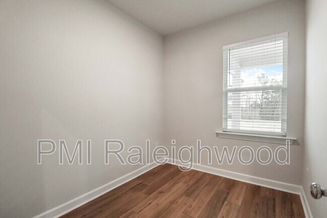 Building Photo - 521 Brittany Ct