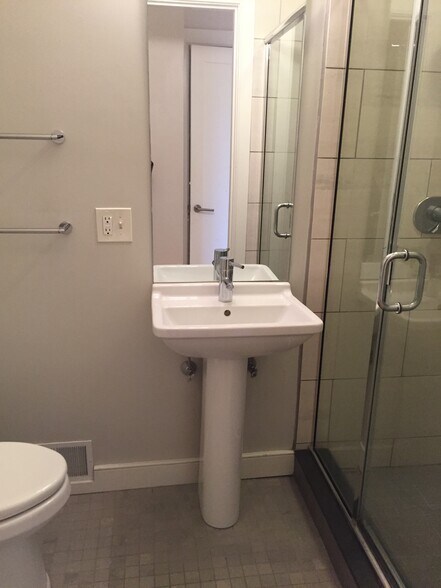 Building Photo - 75 Hamilton St